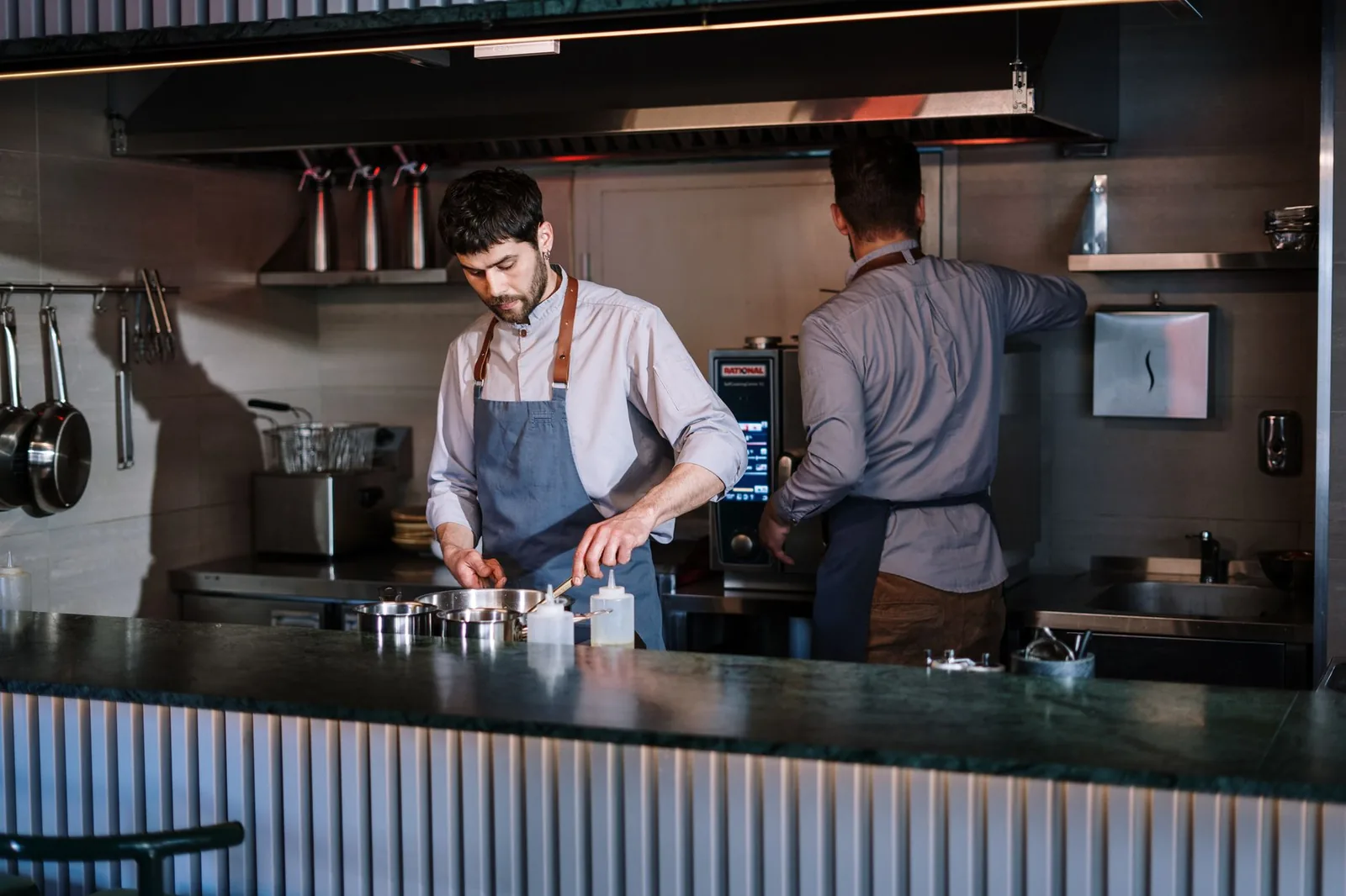 Magacin restorana sa namirnicama i softver za normative u ugostiteljstvu